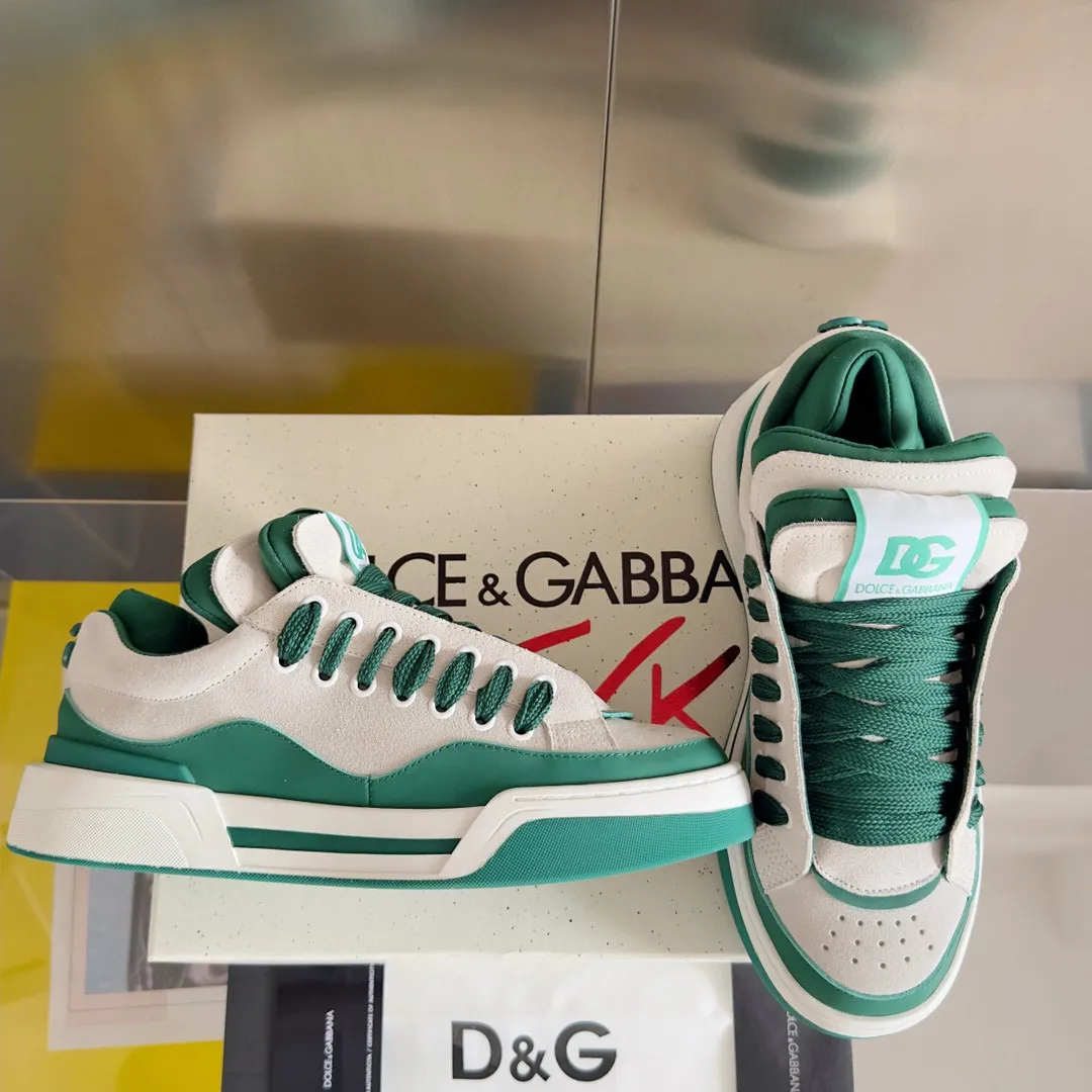 Factory price: 458💰D&G's latest Cushion series casual sports shoes, dad shoes, running shoes, original purchase and development, production, handmade, but always looking to the future. The new Cushion sneakers feature a two-tone suede upper accented by a mesh contrasting printed DG cross logo on the side. The lightweight, grippy rubber outsole is innovatively designed to provide excellent performance, while the jacquard label adds timeless style. Exquisite packaging at the delivery counter🛍📦 ▪️ Fabric: Original custom-made first-layer cowhide ▪️ Lining: Original custom-made breathable towel lining ▪️ Sole: Original open-molded rubber material ▪️ Bottom thickness: 3.5CM ▪️ Size: Men's 38-44, customized 45